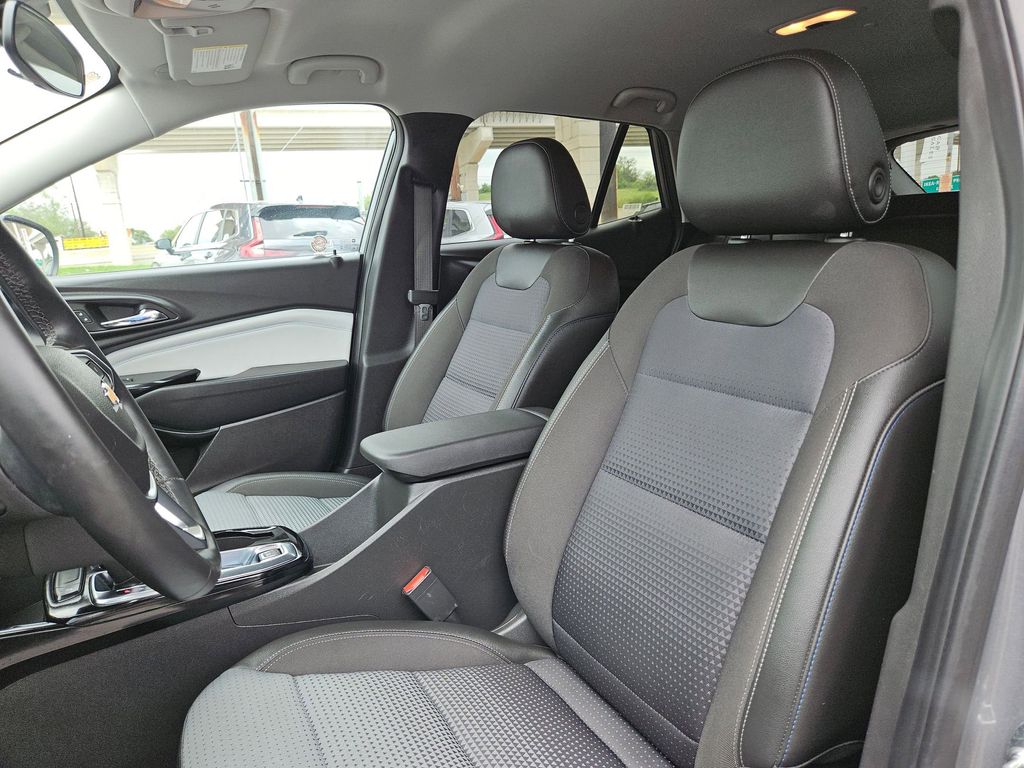 Thumbnail: 2025 Chevrolet Trax - 16