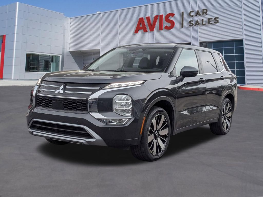 2025 Mitsubishi Outlander SE 2WD's photo