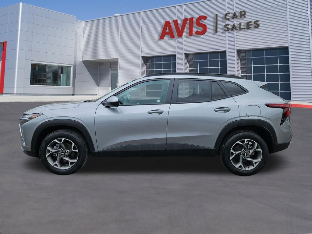 Thumbnail: 2025 Chevrolet Trax - 2