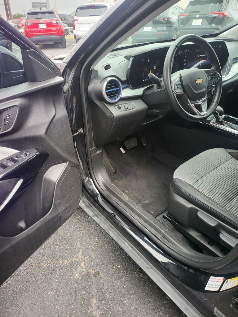 Thumbnail: 2025 Chevrolet Trax - 3