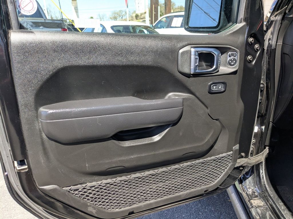 Thumbnail: 2025 Jeep Wrangler - 14