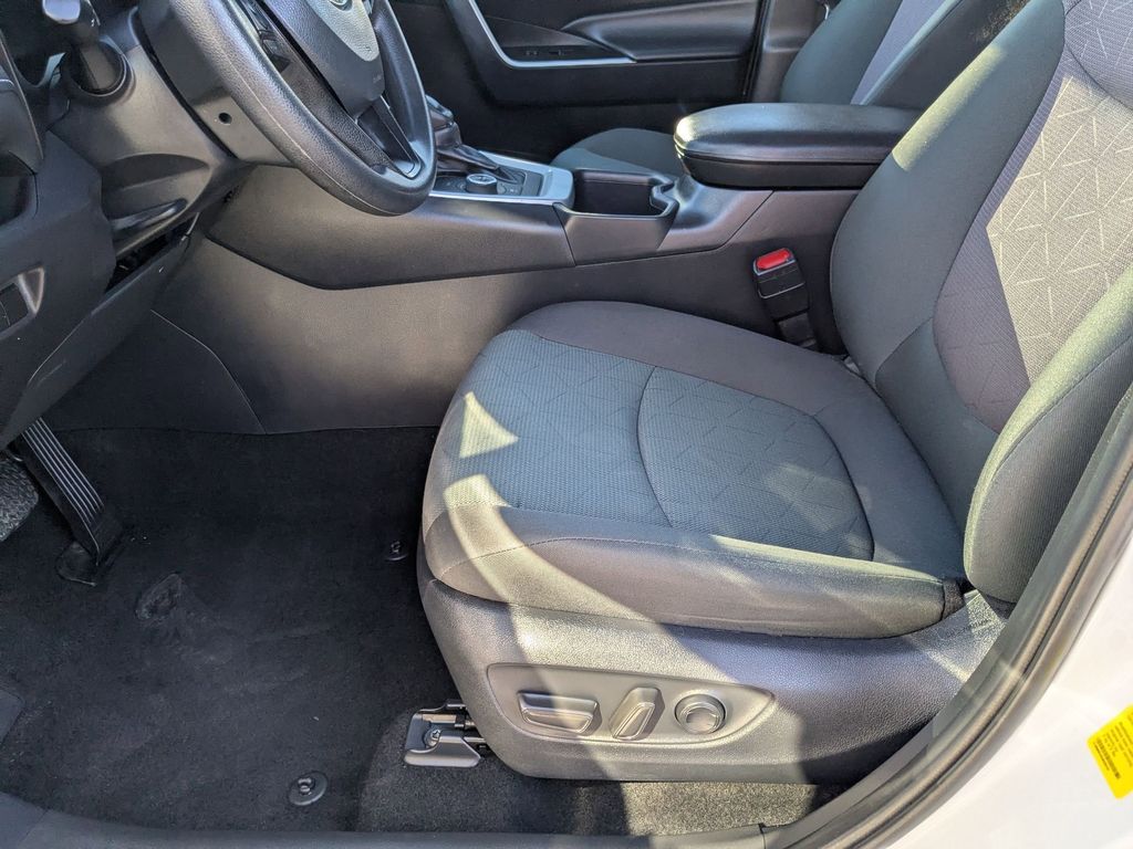 Thumbnail: 2025 Toyota RAV4 - 11