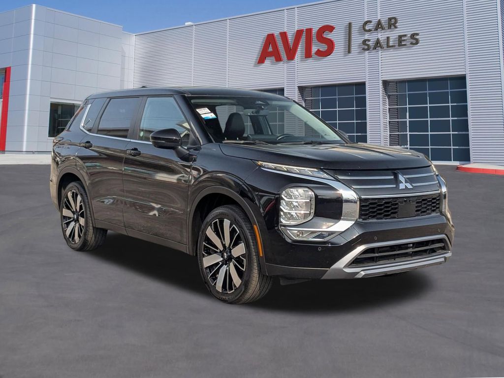 Thumbnail: 2025 Mitsubishi Outlander - 9