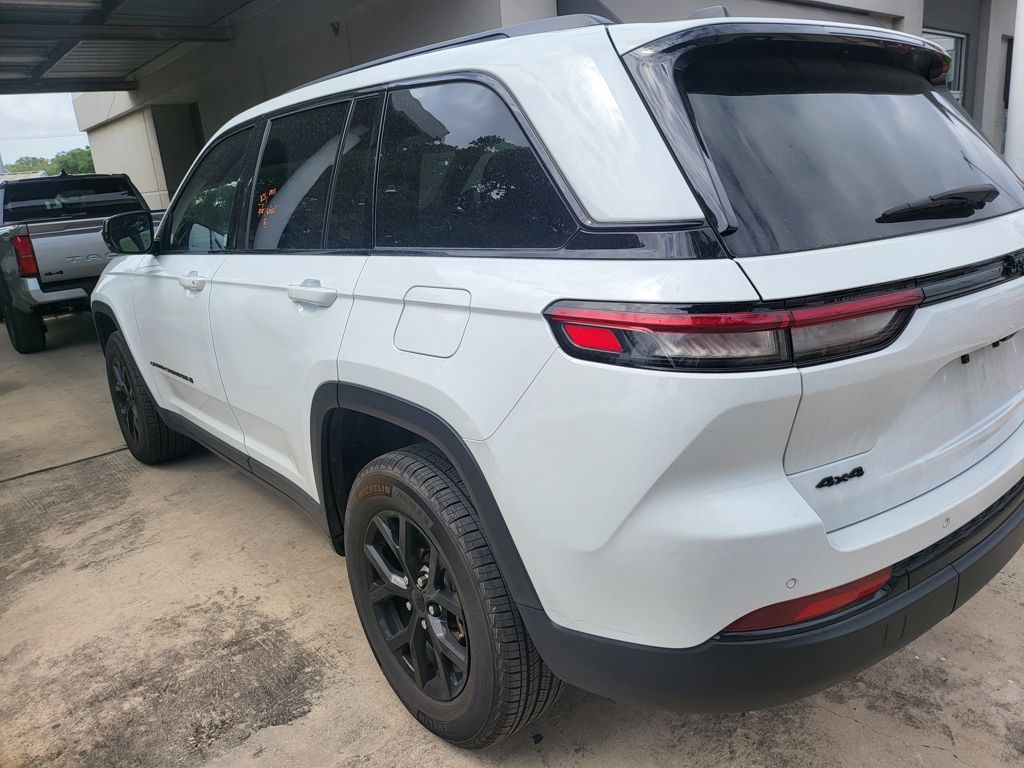 Thumbnail: 2025 Jeep Grand Cherokee - 9