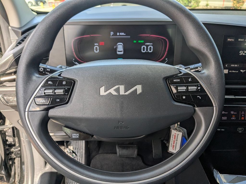 Thumbnail: 2025 Kia Niro - 16