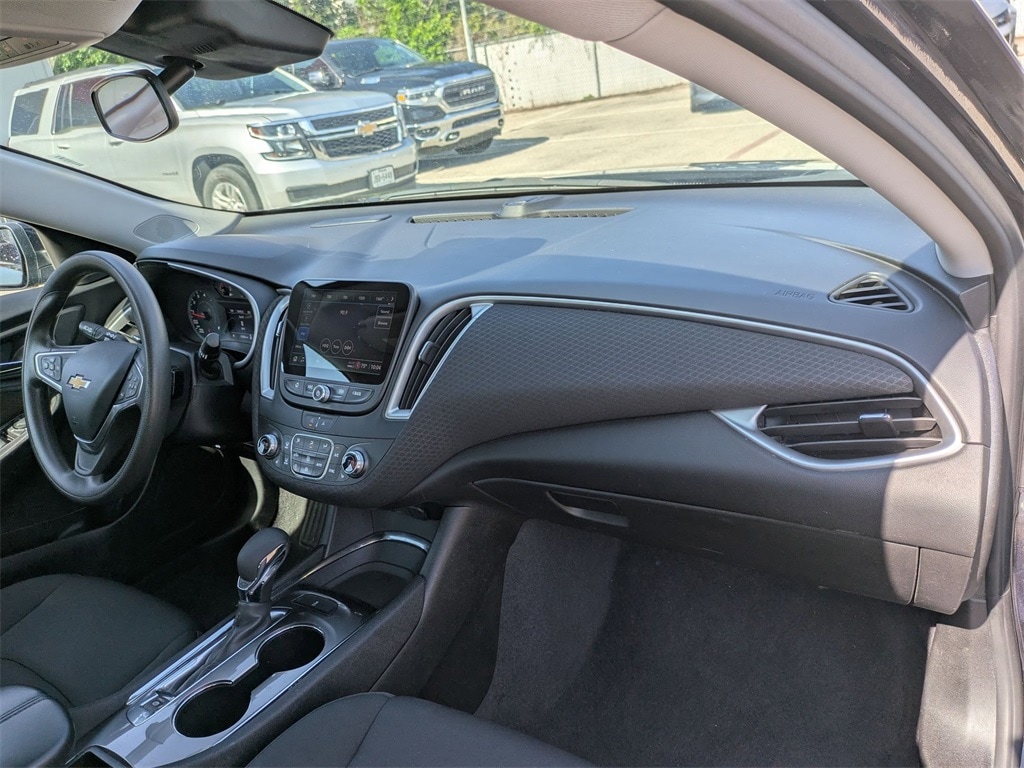 Thumbnail: 2023 Chevrolet Malibu - 32