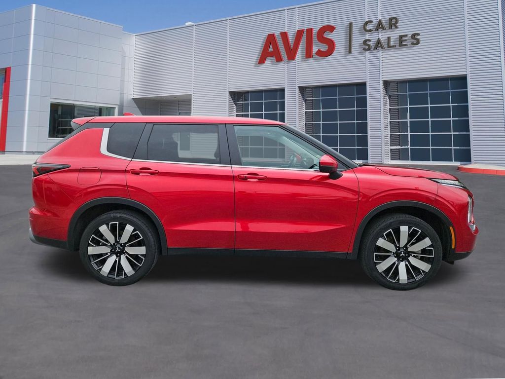 Thumbnail: 2025 Mitsubishi Outlander - 7