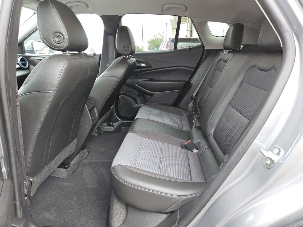 Thumbnail: 2025 Chevrolet Trax - 17