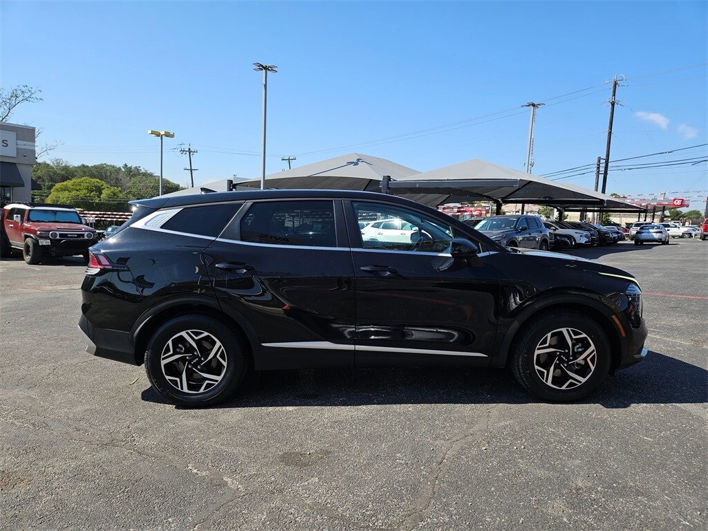 2024 Kia Sportage LX photo 2