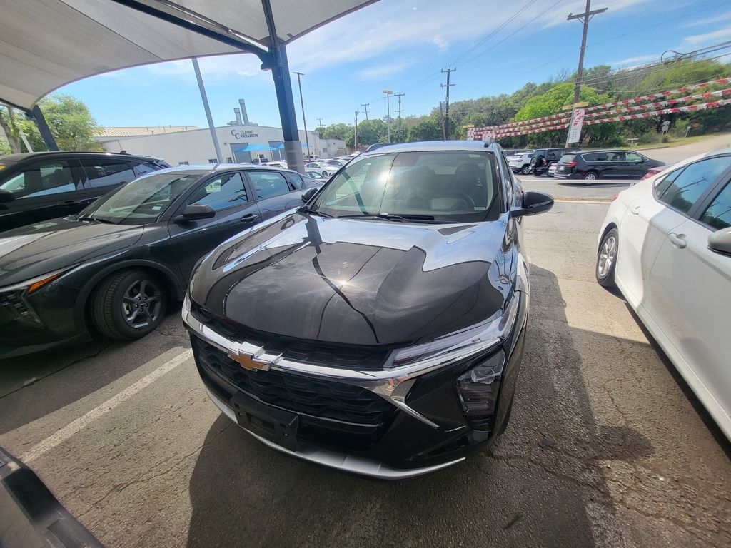 Thumbnail: 2025 Chevrolet Trax - 2