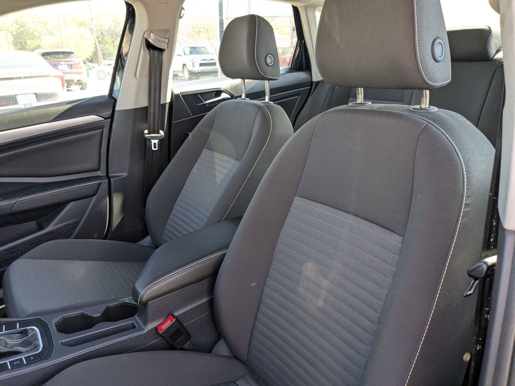 Thumbnail: 2025 Volkswagen Jetta - 13