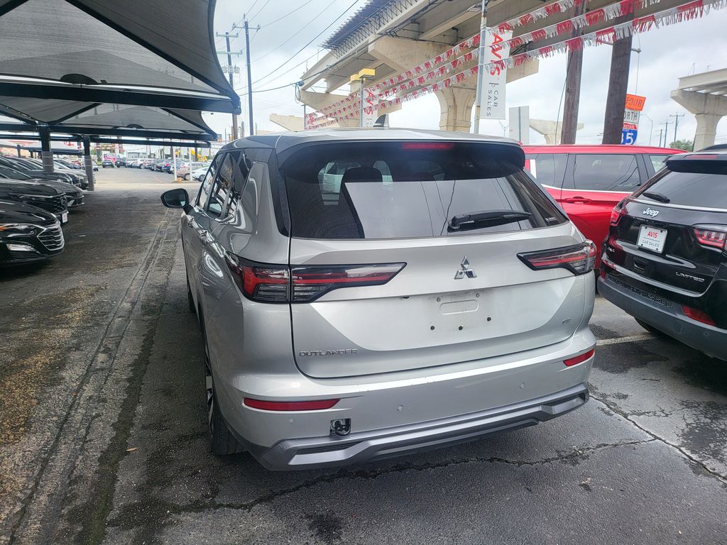 Thumbnail: 2025 Mitsubishi Outlander - 9