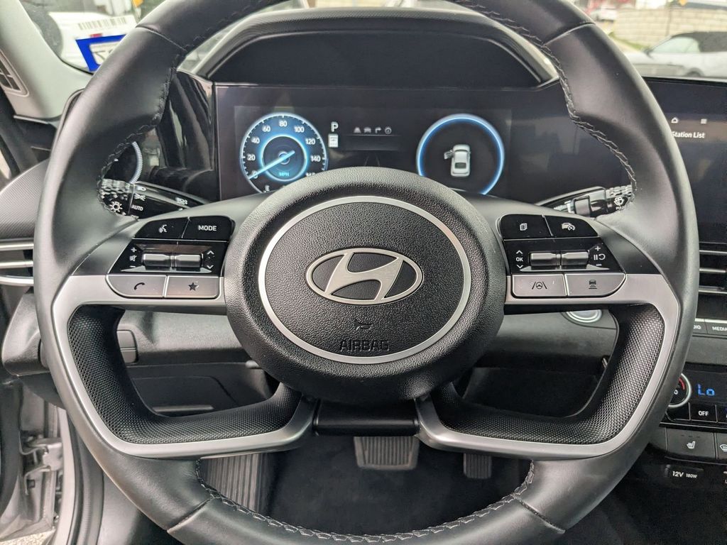 Thumbnail: 2025 Hyundai Elantra - 17