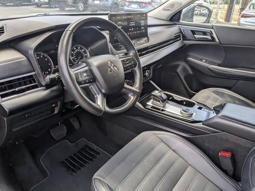 Thumbnail: 2025 Mitsubishi Outlander - 14