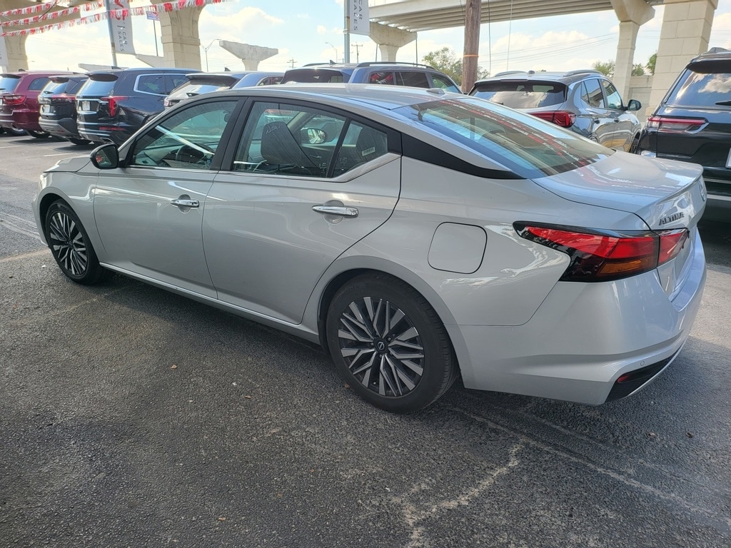 Thumbnail: 2024 Nissan Altima - 5
