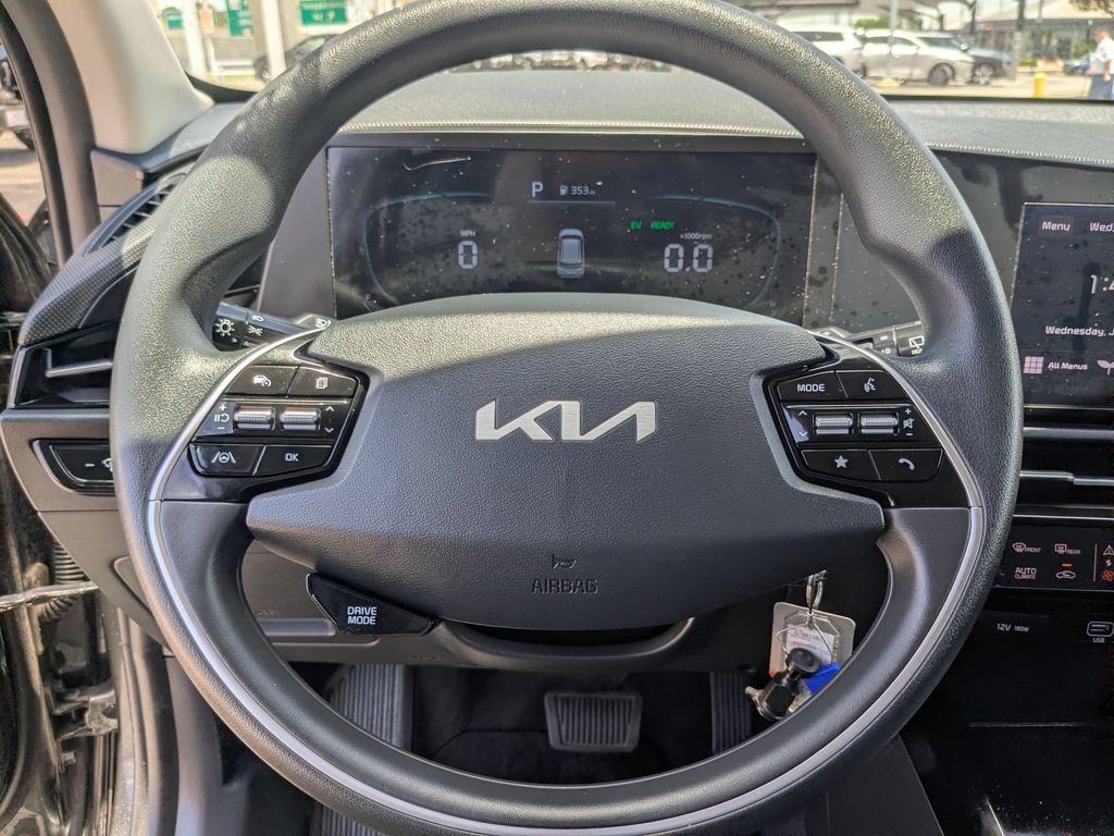 Thumbnail: 2025 Kia Niro - 16