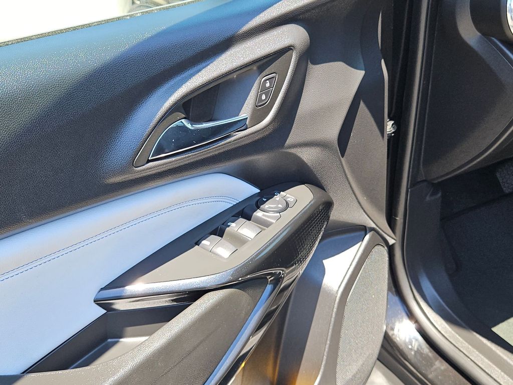 Thumbnail: 2025 Chevrolet Trax - 15