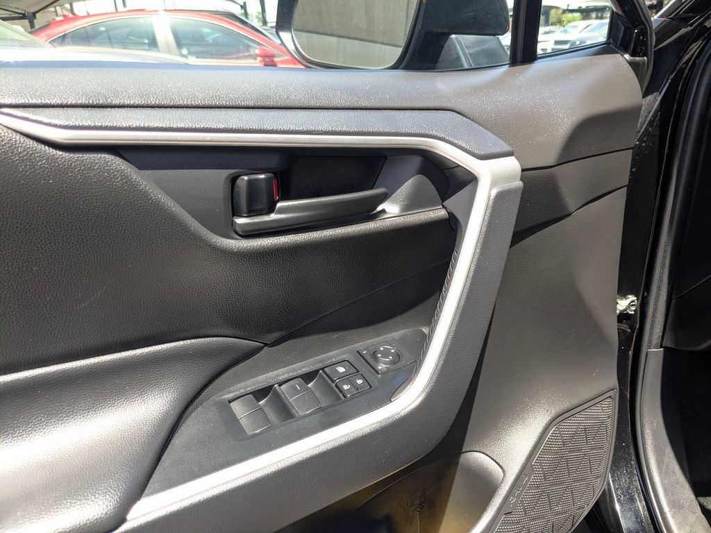 Thumbnail: 2025 Toyota RAV4 - 14