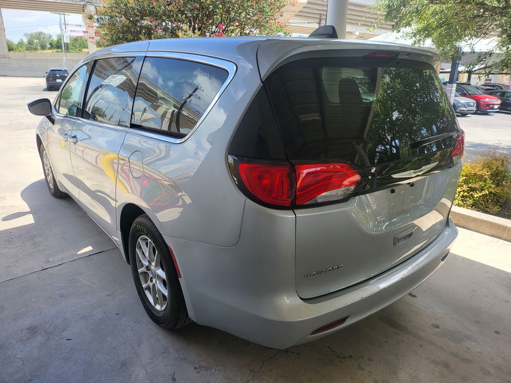 Thumbnail: 2023 Chrysler Voyager - 9