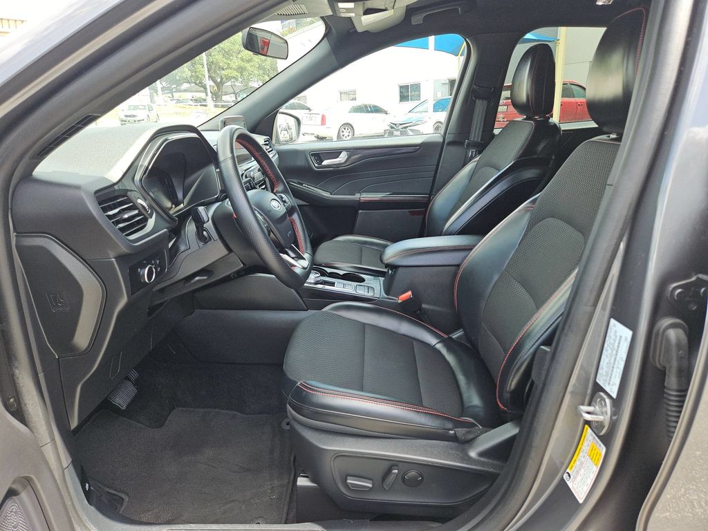 2025 Ford Escape ST-Line - Photo 11