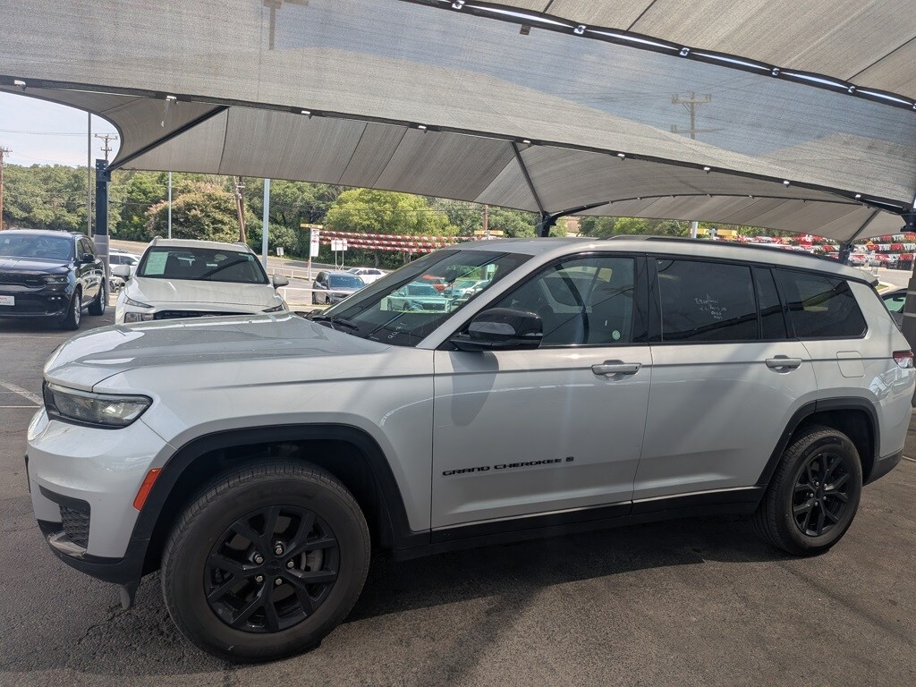 2024 Jeep Grand Cherokee Altitude photo 4