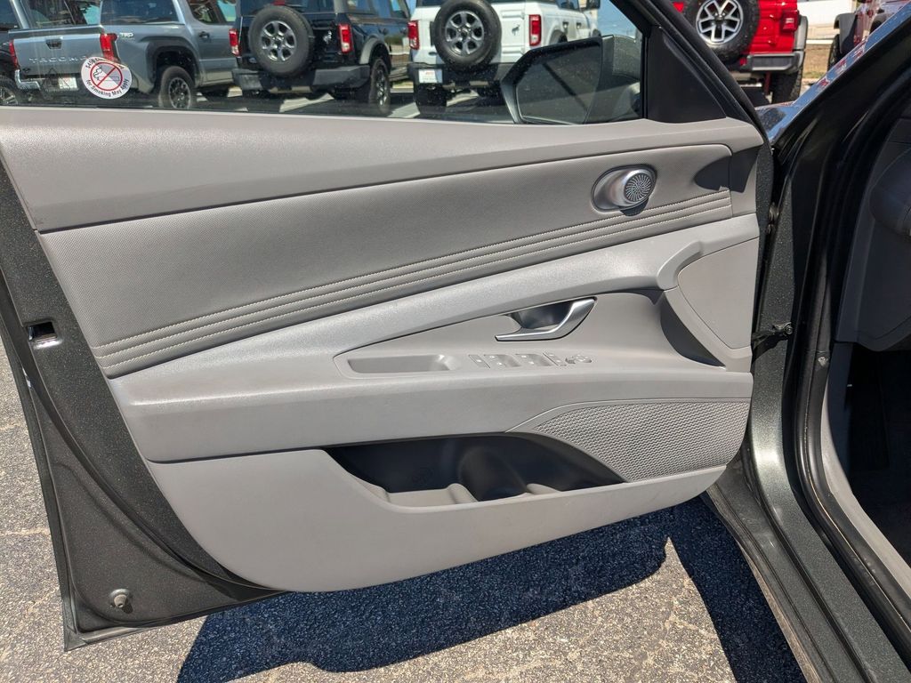 Thumbnail: 2025 Hyundai Elantra - 13