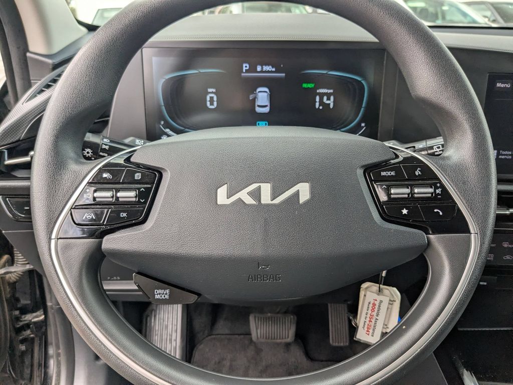 Thumbnail: 2025 Kia Niro - 16