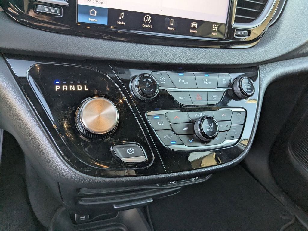 Thumbnail: 2025 Chrysler Pacifica - 22