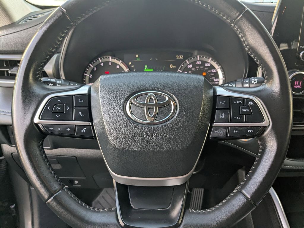 Thumbnail: 2024 Toyota Highlander - 17