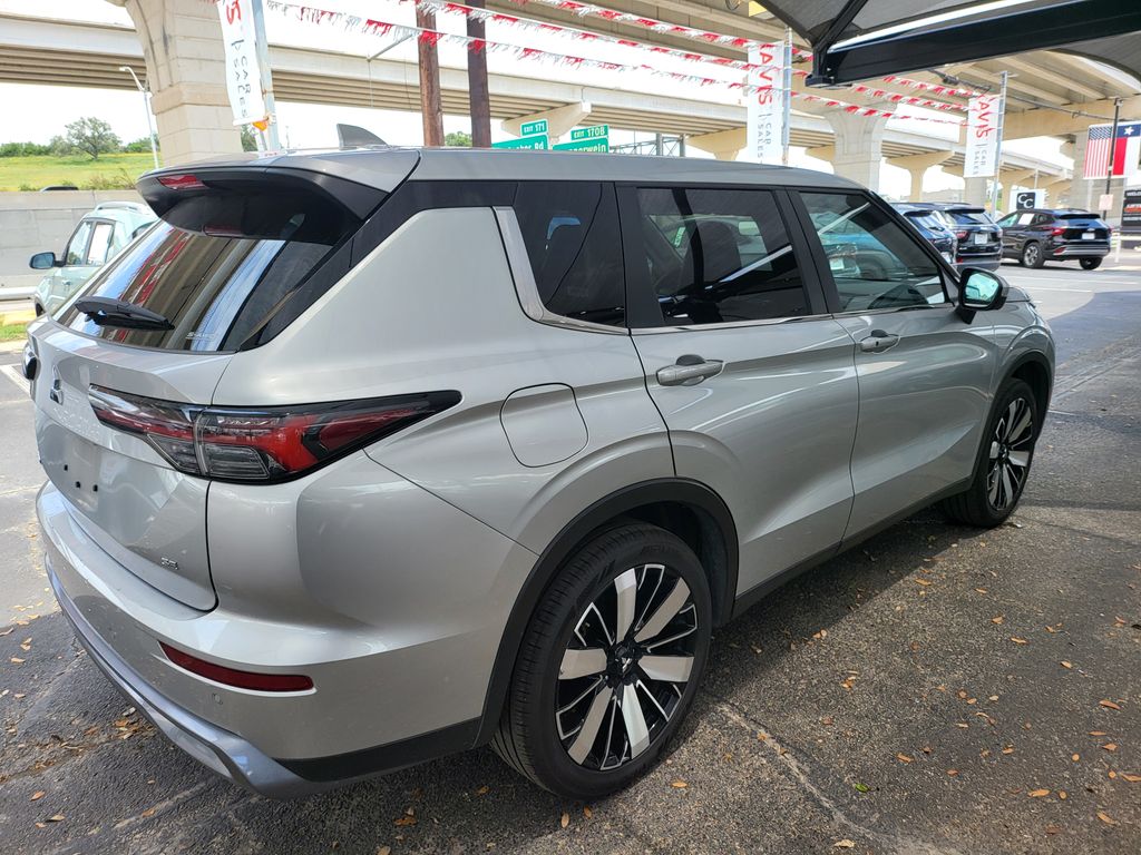Thumbnail: 2025 Mitsubishi Outlander - 8
