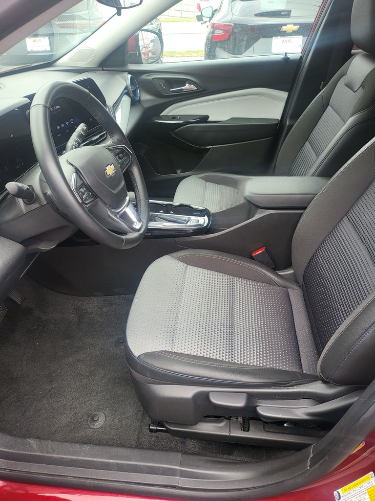 Thumbnail: 2025 Chevrolet Trax - 3