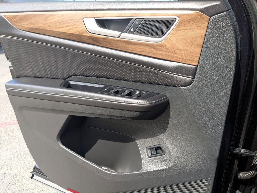 Thumbnail: 2025 Volkswagen Atlas - 16