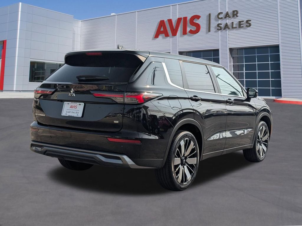 Thumbnail: 2025 Mitsubishi Outlander - 6