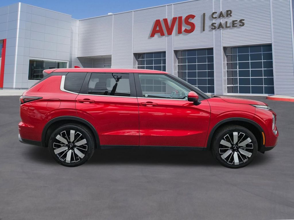 Thumbnail: 2025 Mitsubishi Outlander - 7