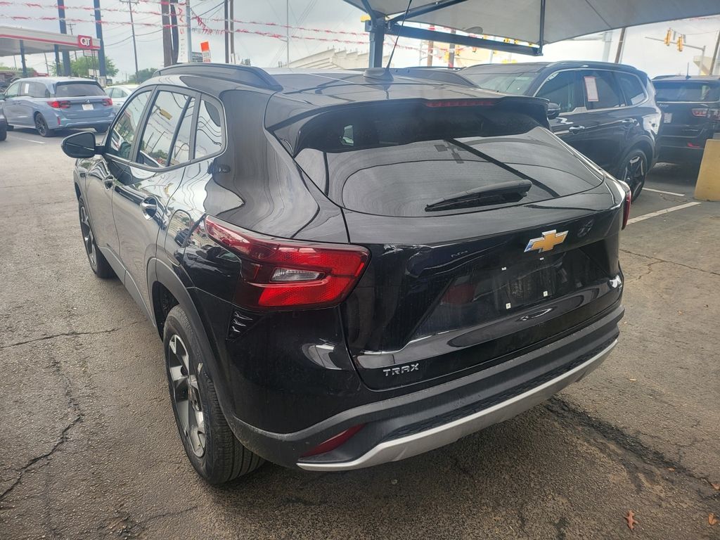 Thumbnail: 2025 Chevrolet Trax - 11