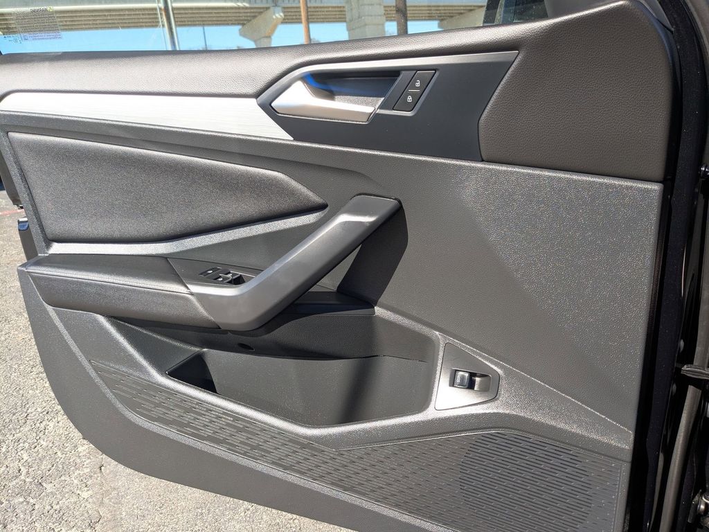 Thumbnail: 2025 Volkswagen Jetta - 15