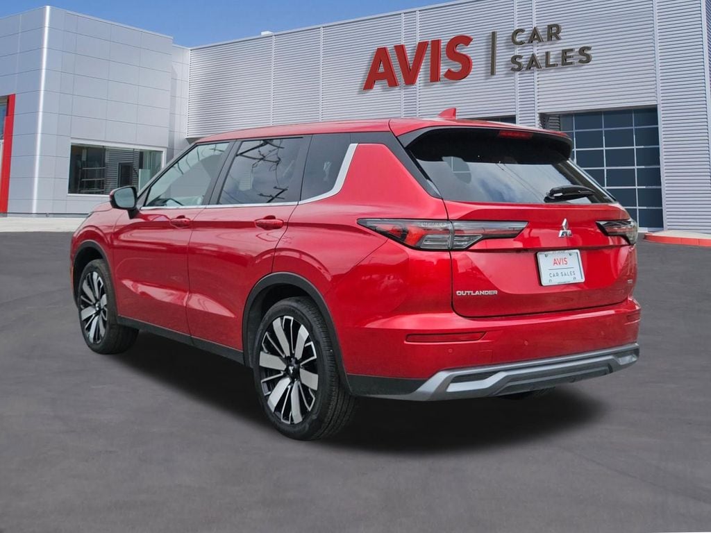 Thumbnail: 2025 Mitsubishi Outlander - 3