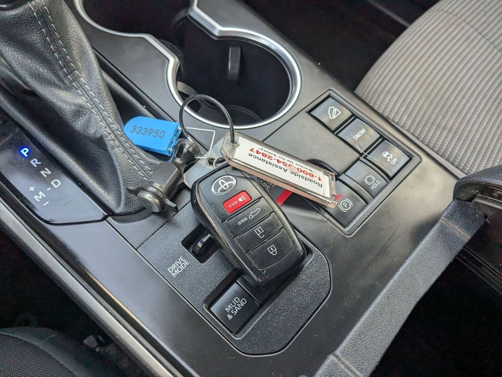 Thumbnail: 2024 Toyota Highlander - 29