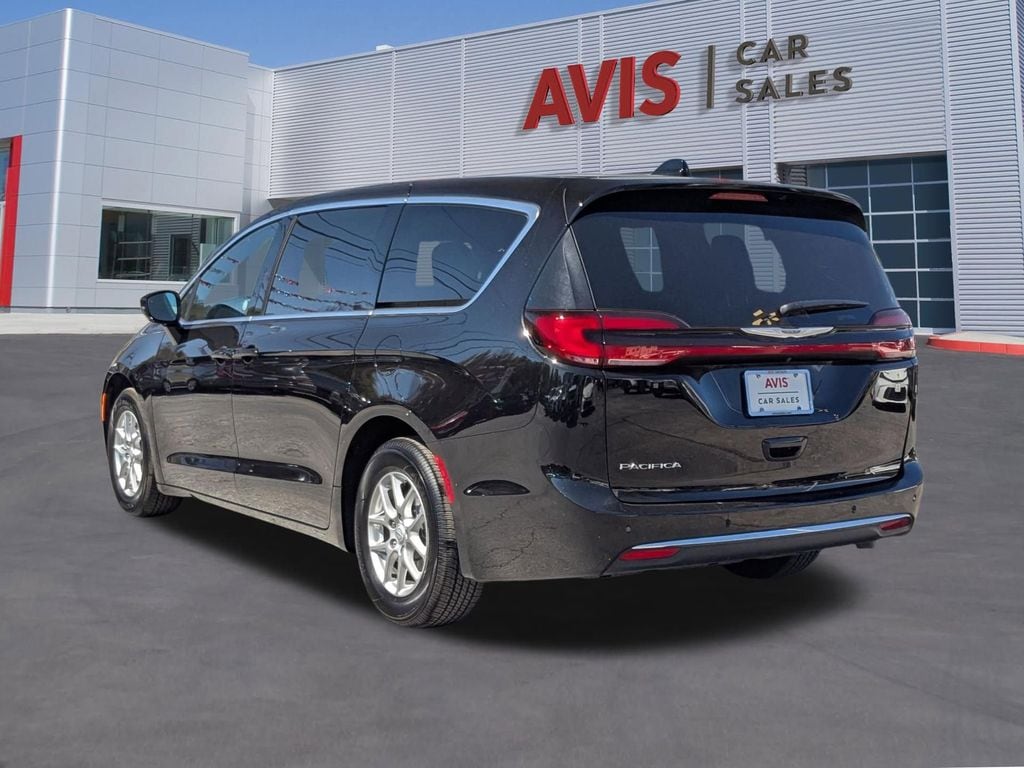 Thumbnail: 2025 Chrysler Pacifica - 3