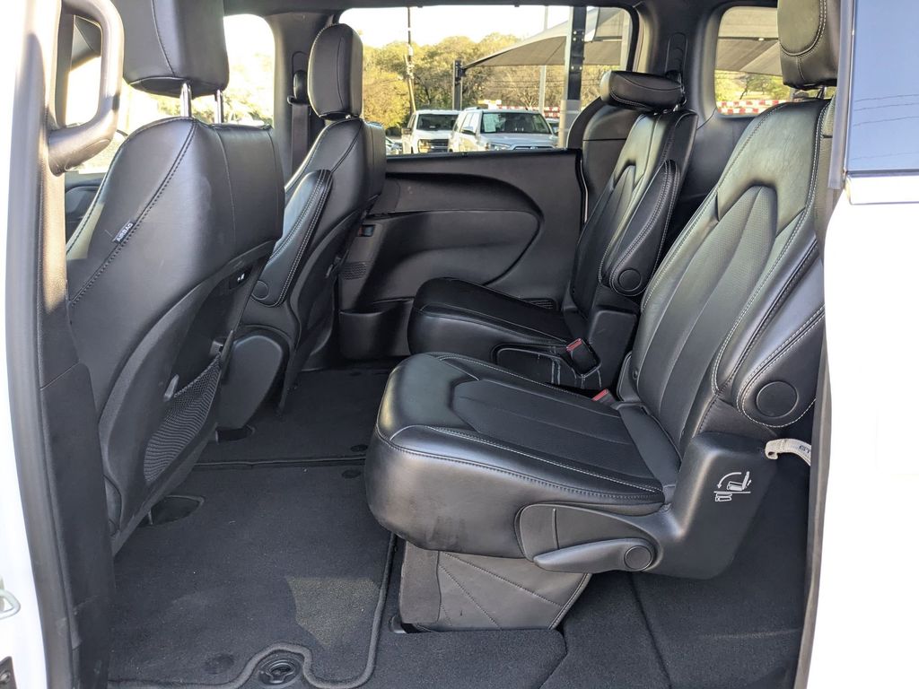 Thumbnail: 2025 Chrysler Pacifica - 25