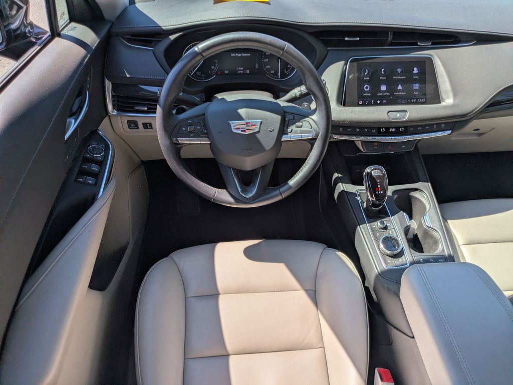 Thumbnail: 2023 Cadillac XT4 - 25