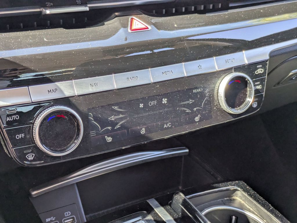 Thumbnail: 2023 Genesis G80 - 22