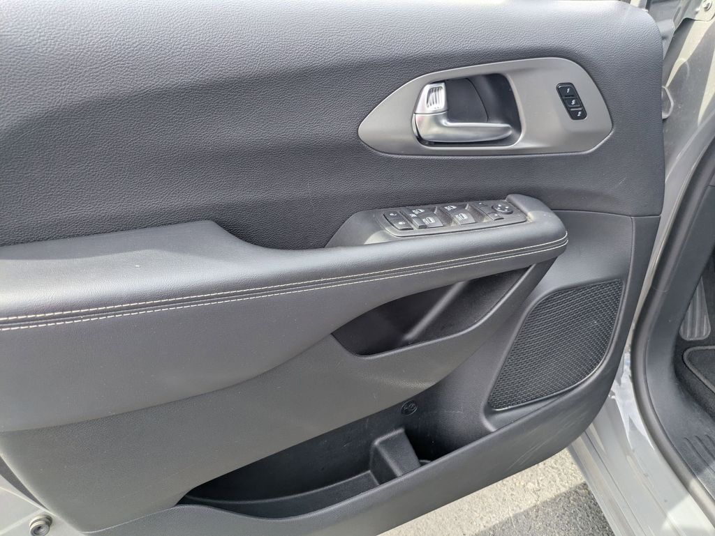 Thumbnail: 2025 Chrysler Pacifica - 15