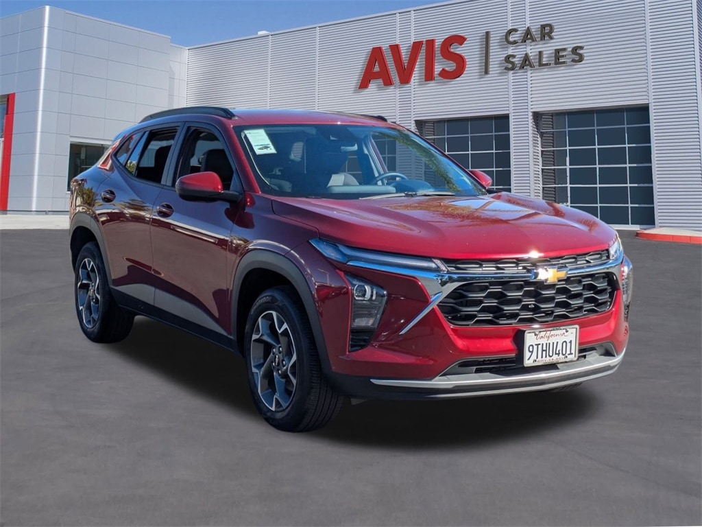 Thumbnail: 2025 Chevrolet Trax - 3