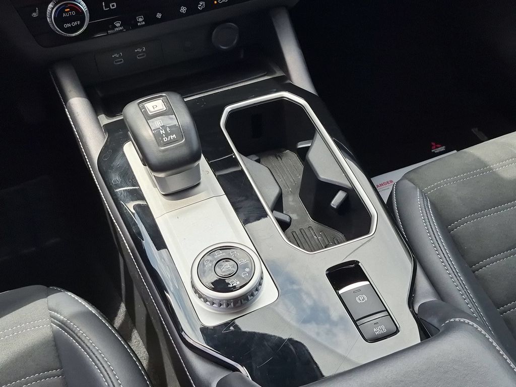 Thumbnail: 2025 Mitsubishi Outlander - 24