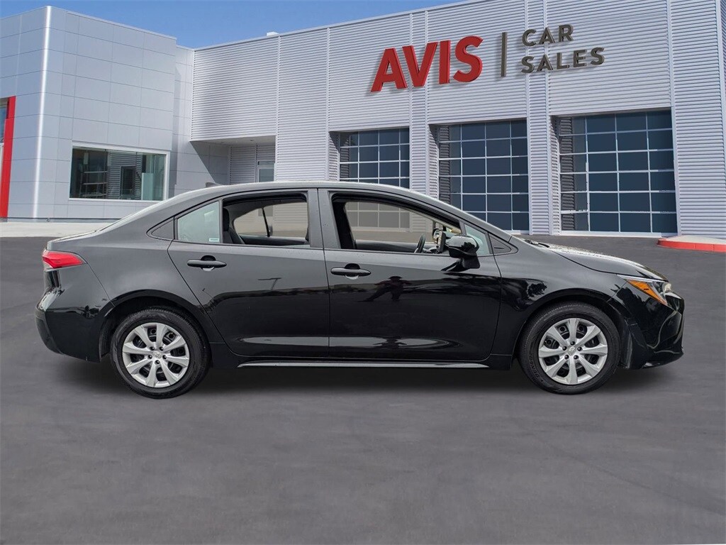 2025 Toyota Corolla LE photo 4