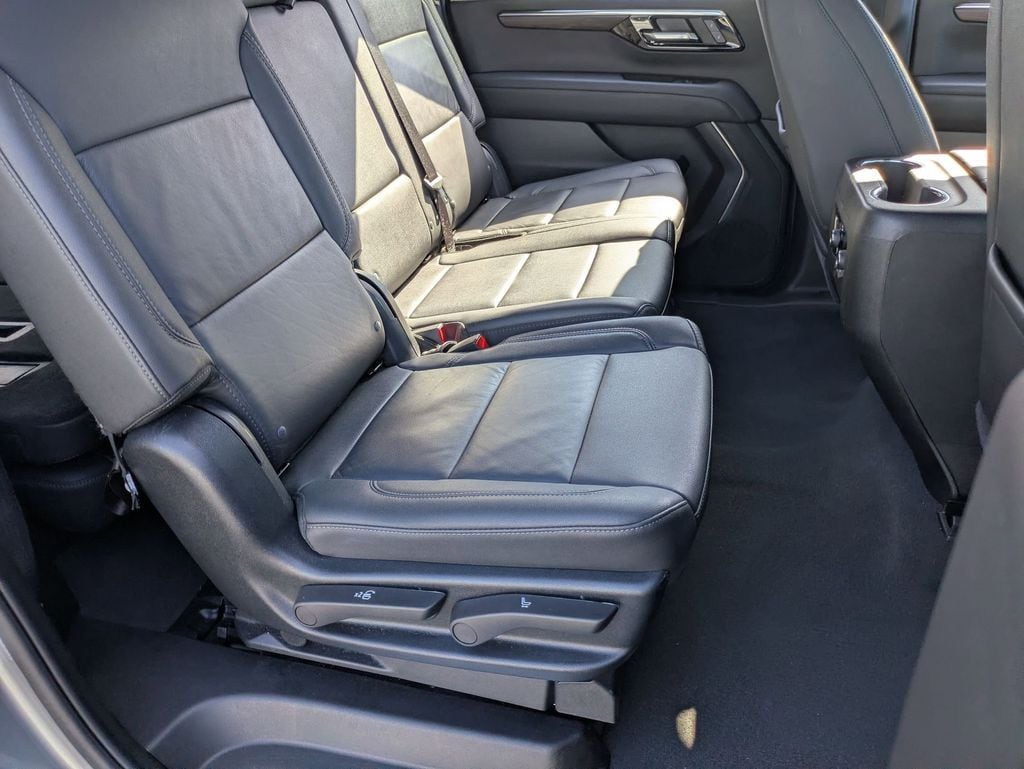 Thumbnail: 2025 Chevrolet Suburban - 28