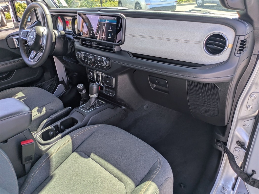 Thumbnail: 2024 Jeep Wrangler - 30