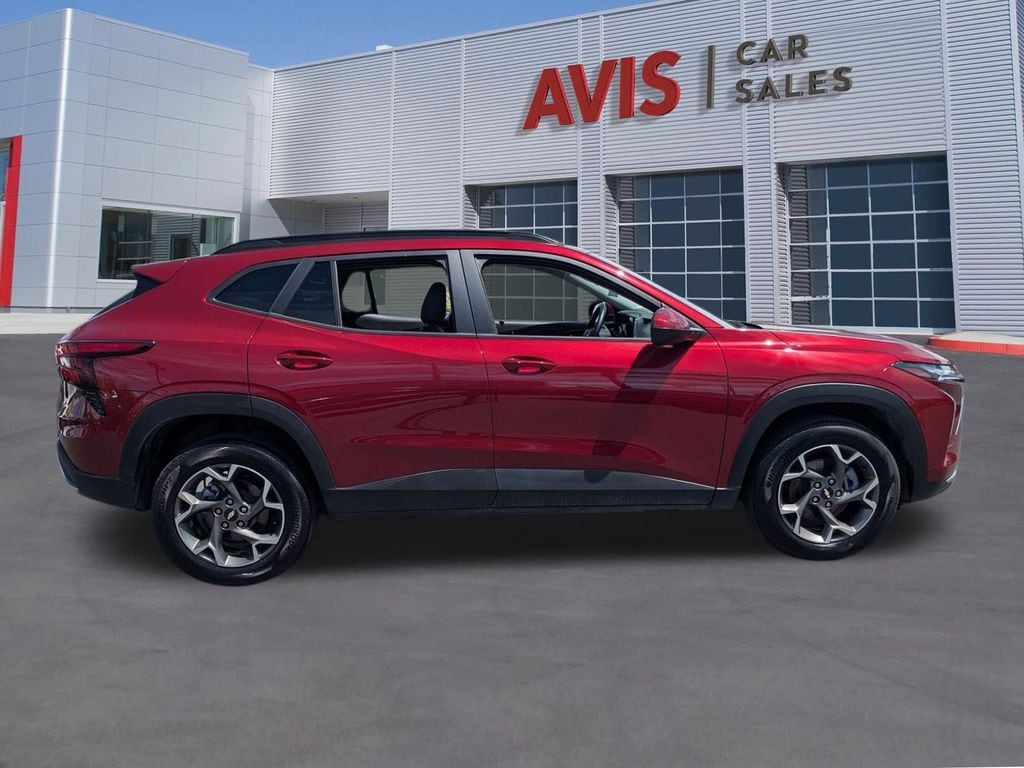 Thumbnail: 2025 Chevrolet Trax - 5