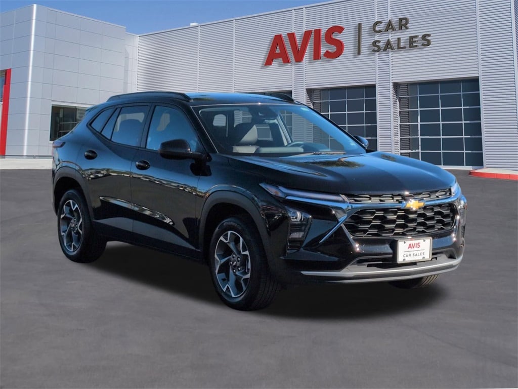 Thumbnail: 2025 Chevrolet Trax - 3